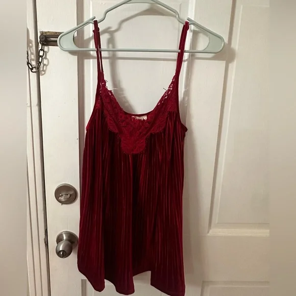 NWOT BiBi Red Lace Detail Top - Picture 2 of 5